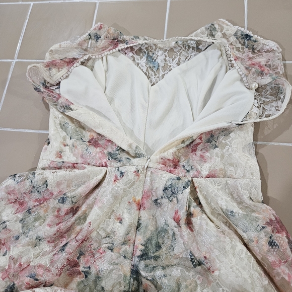 Altar'd State Pastel Floral Lace Dress. Size large. Fit and flare. Size L - Picture 4 of 5